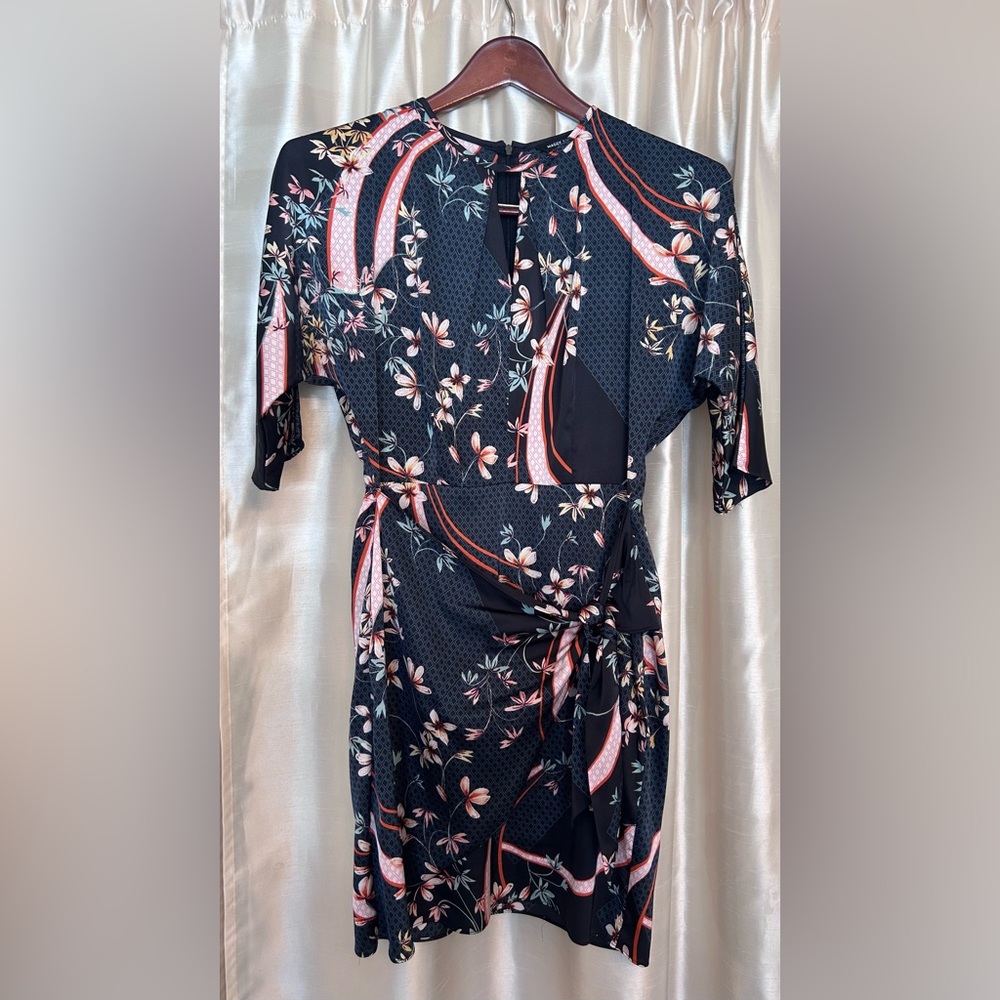 Maggy London Faux Wrap Dress Size 6 - Navy Flame Print Keyhole Detail - Picture 8 of 11